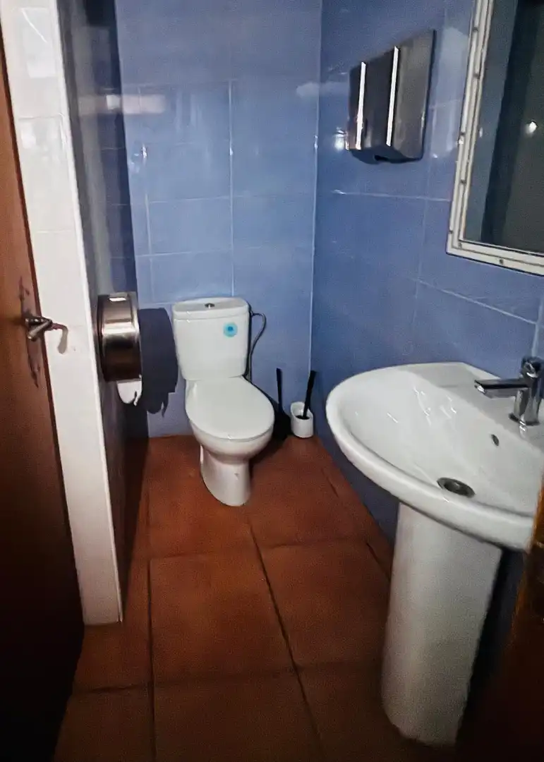 Badezimmer von Geschaftsraum zum Verkauf in Murcia mit Klimaanlage, Möbliert und Alarm