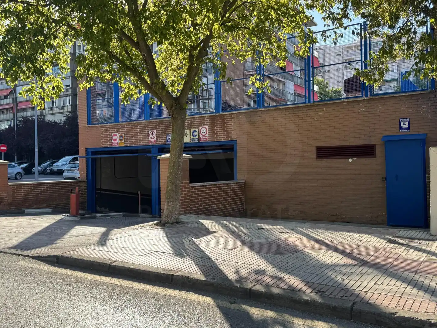 Exterior view of Garage for sale in Alcorcón