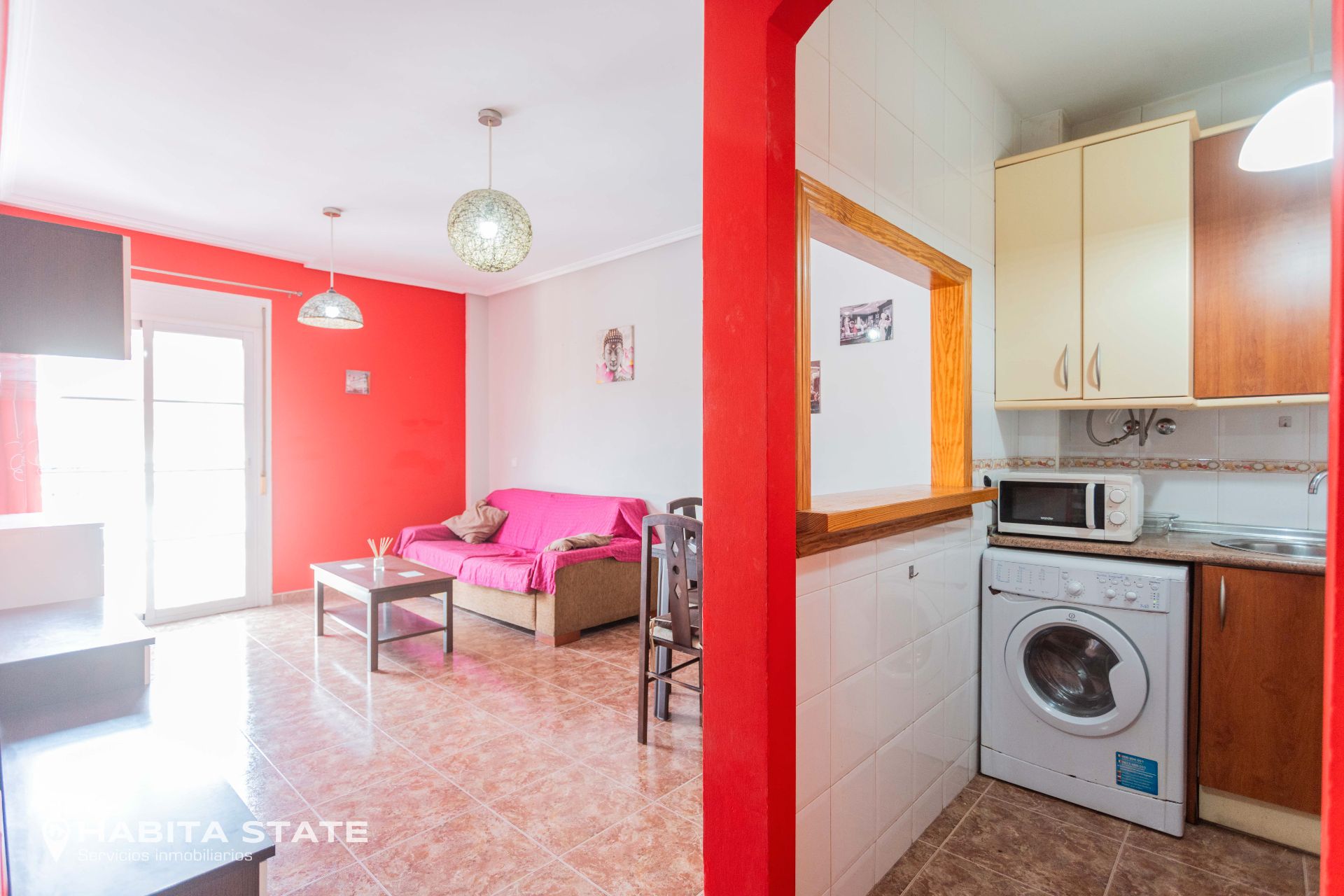 Sala d'estar de Pis en venda en Roquetas de Mar amb Aire condicionat i Moblat