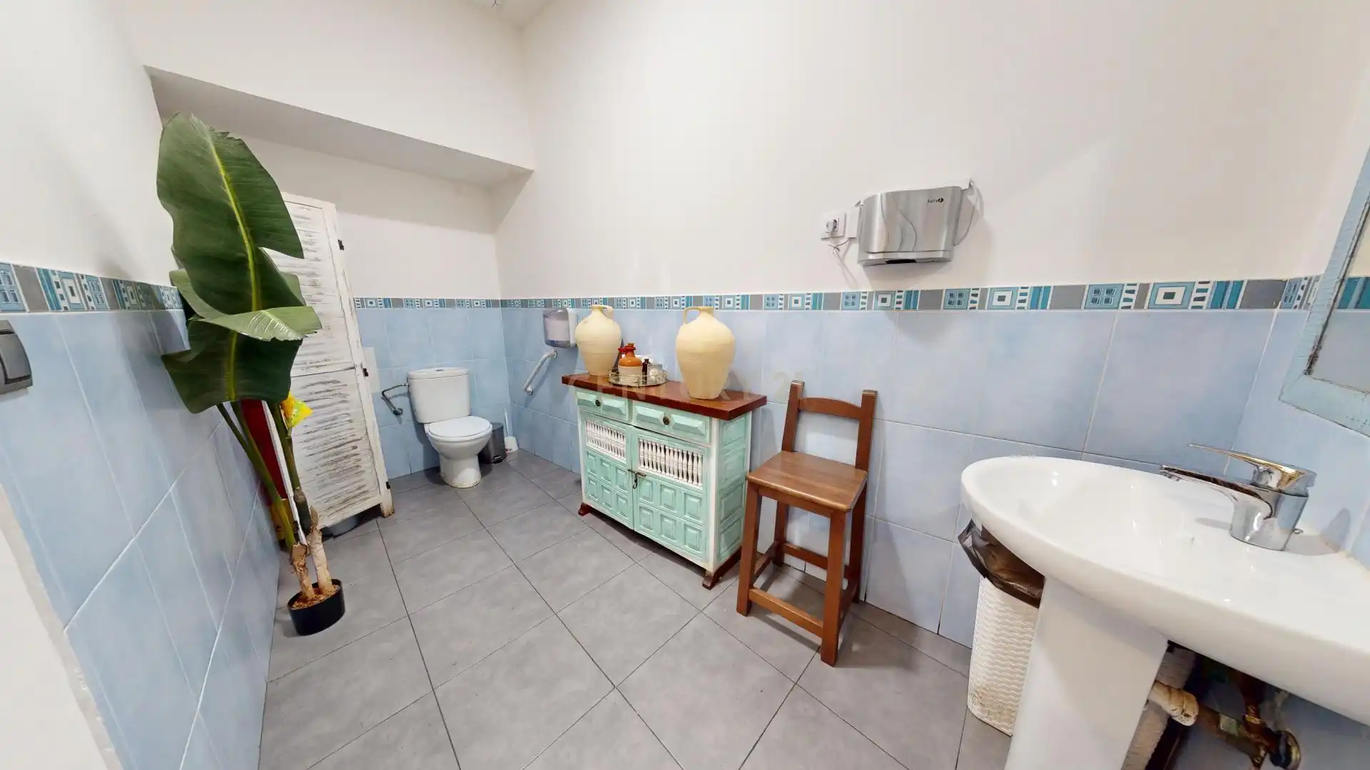 Baño de Local en traspaso en Málaga con Aire acondicionado y Alarma