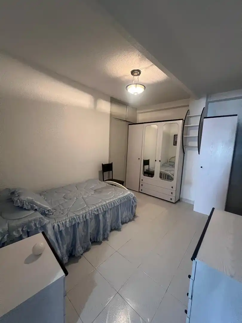 Habitación de Apartamento en venta en Benidorm con Terraza y Amueblado