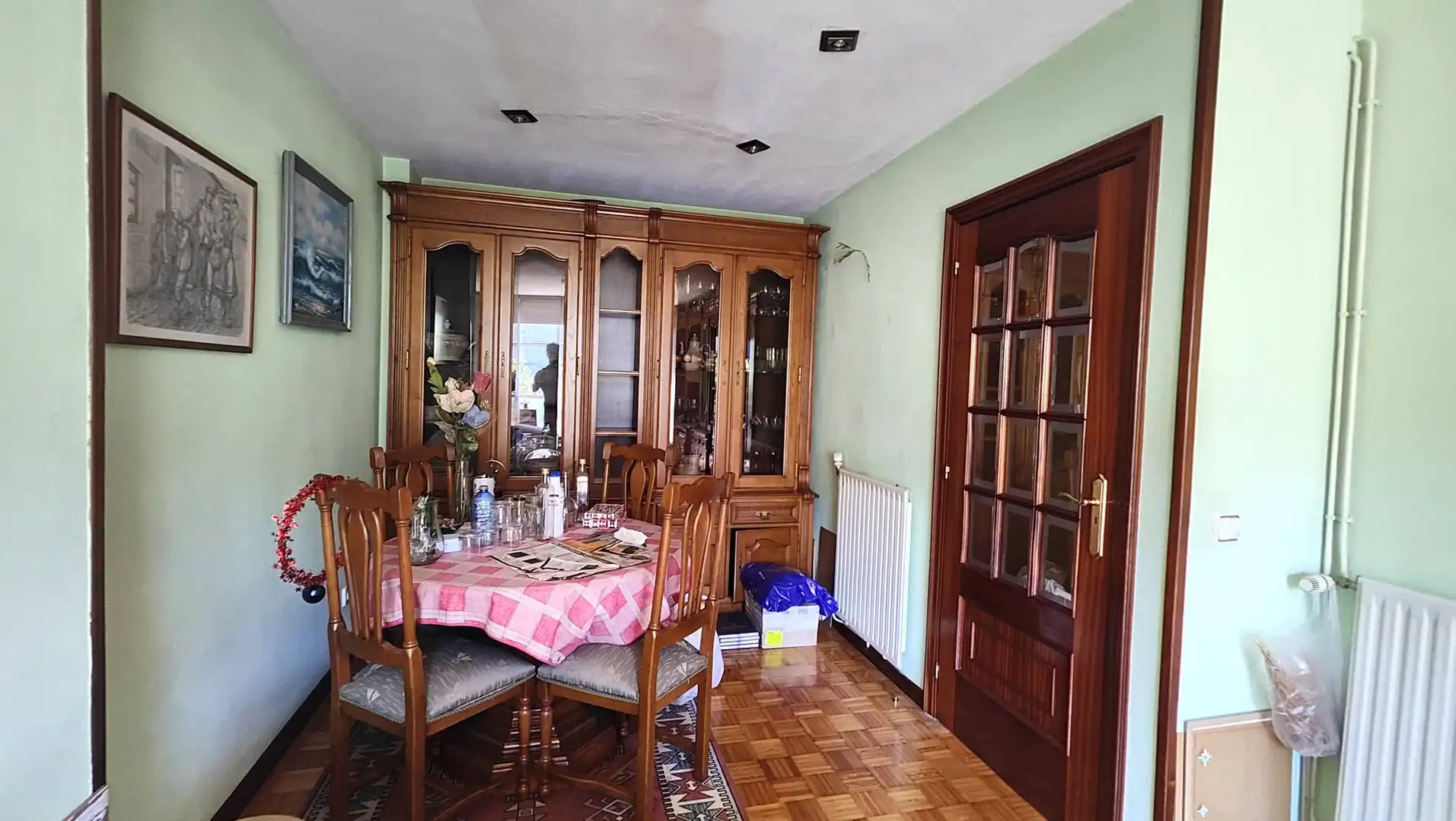 Comedor de Piso en venta en Santiago de Compostela  con Calefacción, Trastero y Amueblado