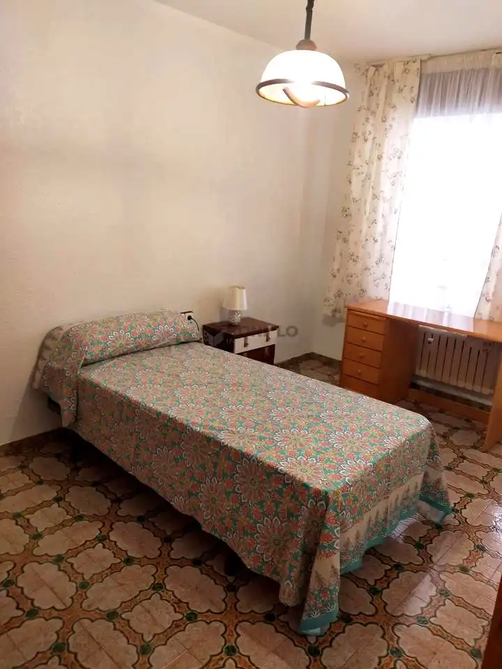 Schlafzimmer von Wohnung zur Miete in Teruel mit Heizung, Terrasse und Abstellraum