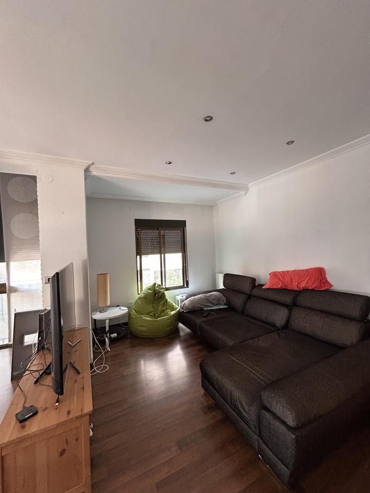 Flat to rent in Carrer d'Armando Palacio Valdés, Exposició