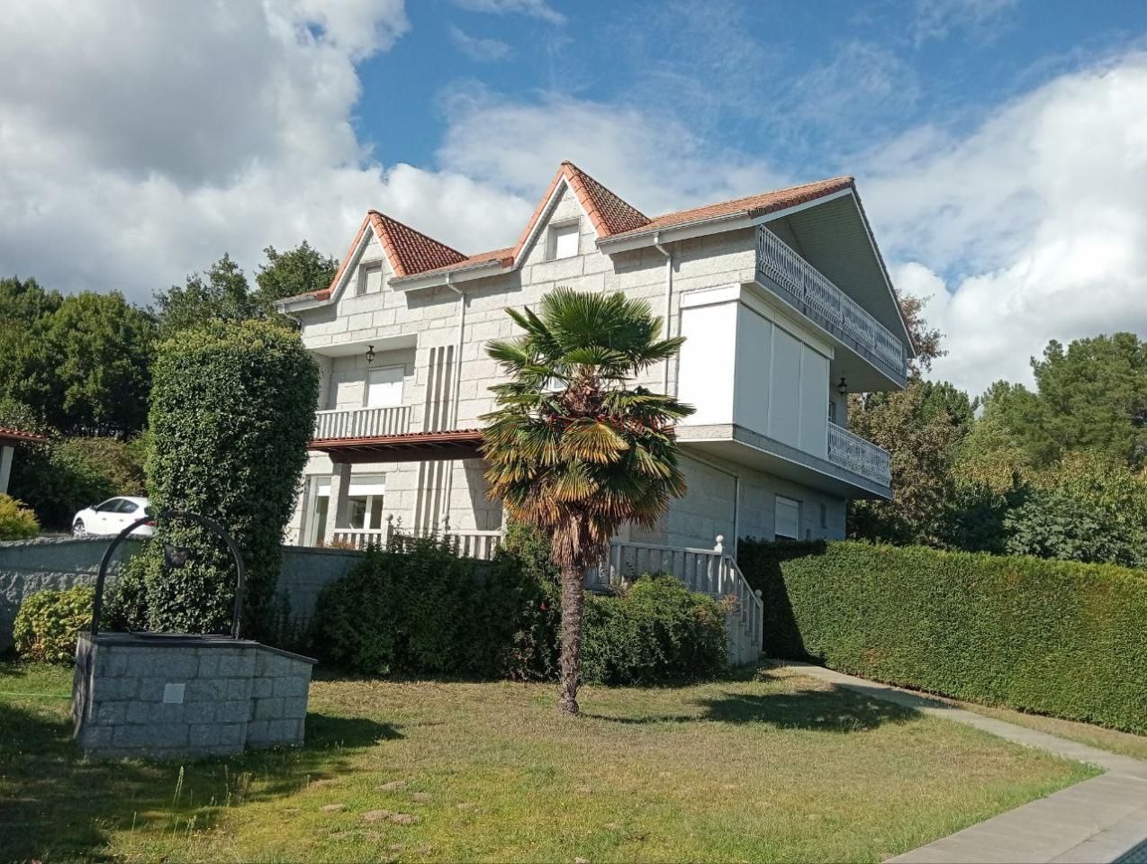 Vista exterior de Casa o xalet en venda en Toén amb Calefacció, Jardí privat i Terrassa