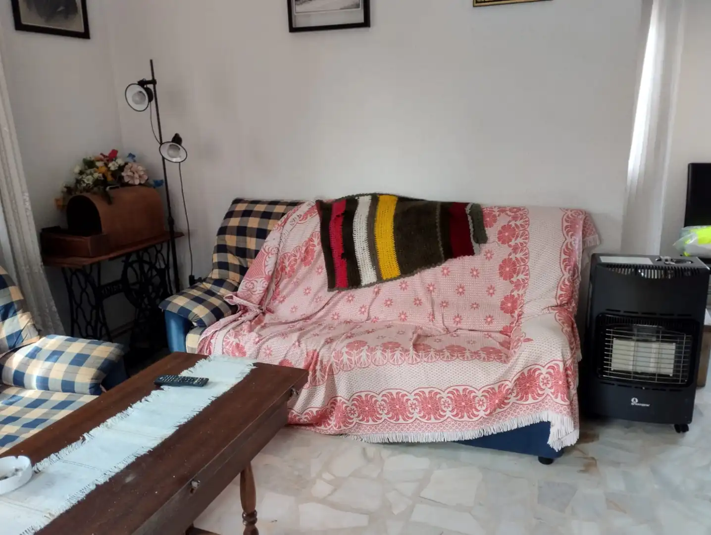 Sala d'estar de Casa o xalet en venda en San Torcuato amb Calefacció, Jardí privat i Traster