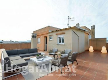 Attico con balcone in vendita a Calle Xaloc