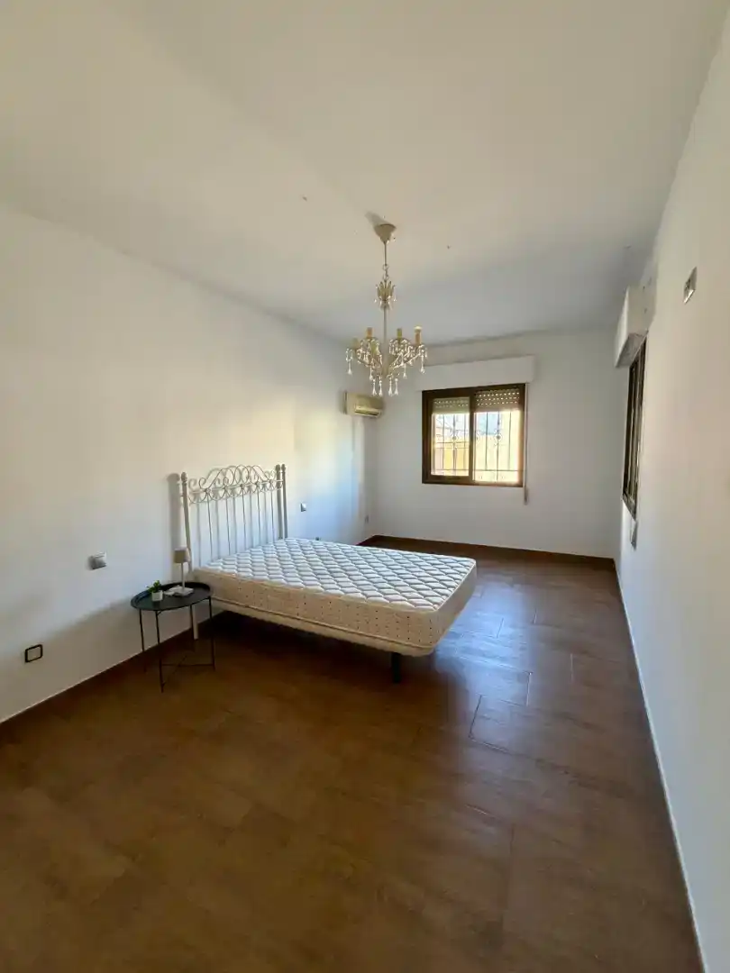 Schlafzimmer von Wohnung zur Miete in Trujillo mit Klimaanlage