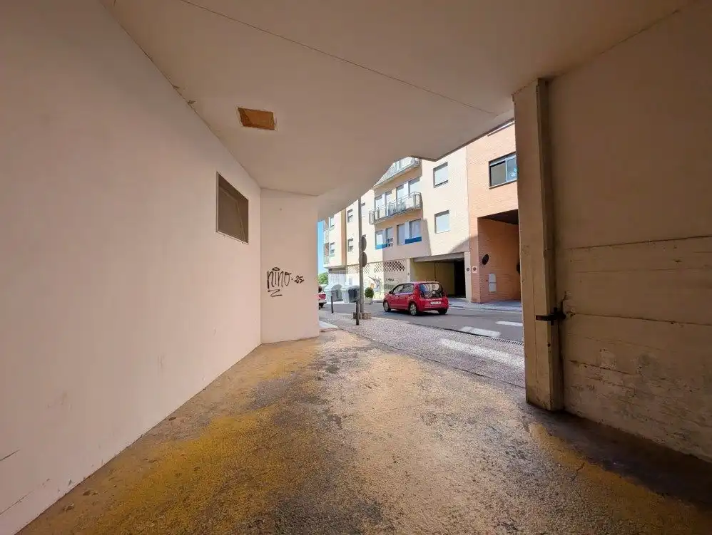 Vista exterior de Garaje en venta en Cuarte de Huerva