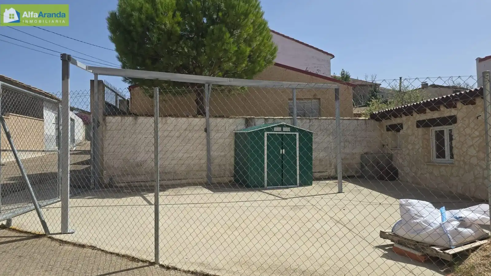 Parking of Houses for sale in Pedrosa de Duero
