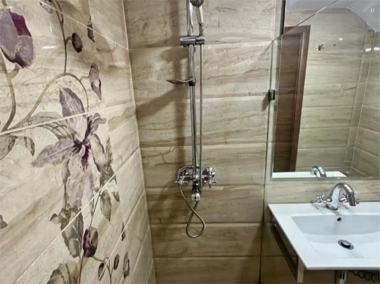 Baño de Piso en venta en Tomares con Aire acondicionado, Piscina y Balcón