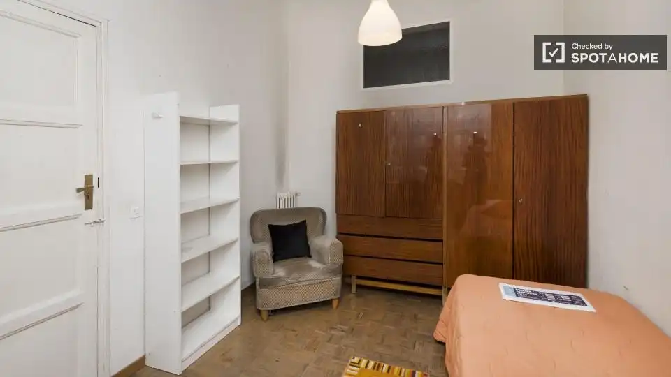 Bedroom of Flat for share in Madrid  with Air Conditioner, Heating and Terrace