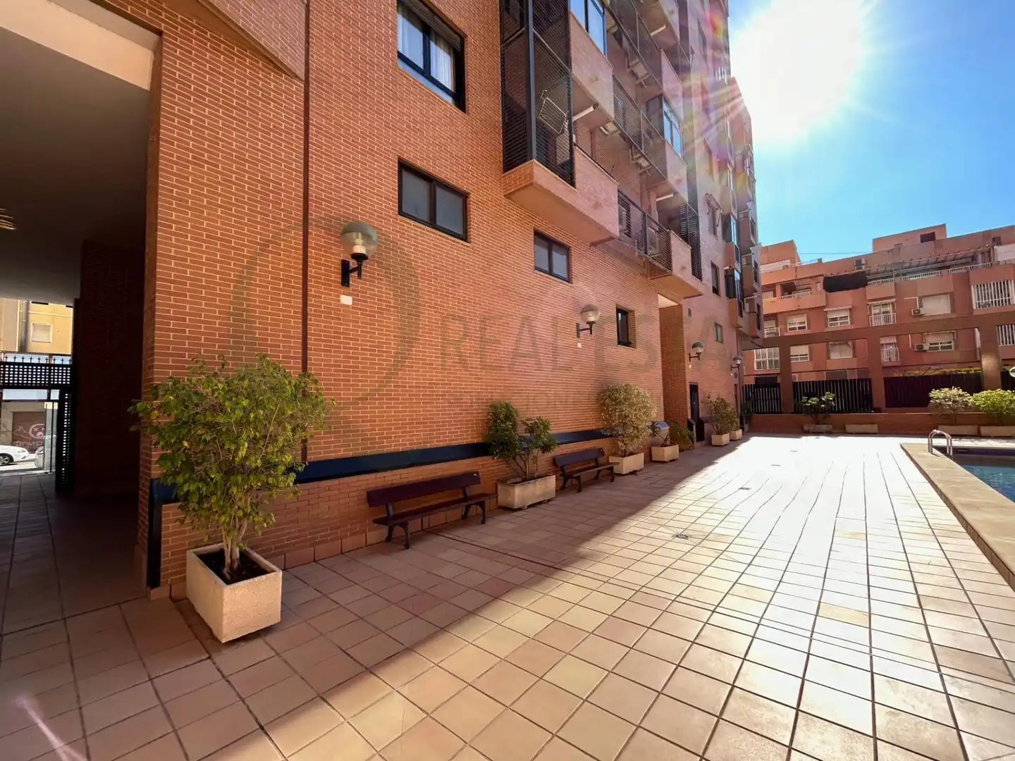 Vista exterior de Pis en venda en Alicante / Alacant amb Calefacció, Terrassa i Piscina comunitària