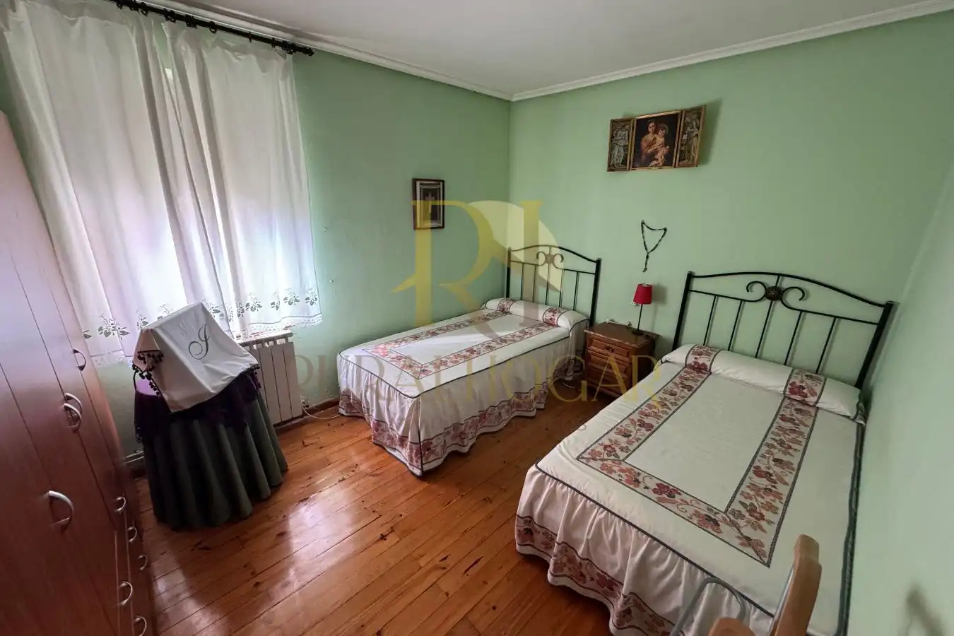 Bedroom of Houses for sale in León Capital   with Heating, Private garden and Parquet flooring