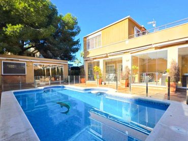 Xalet amb balcó en venda a Orihuela Costa