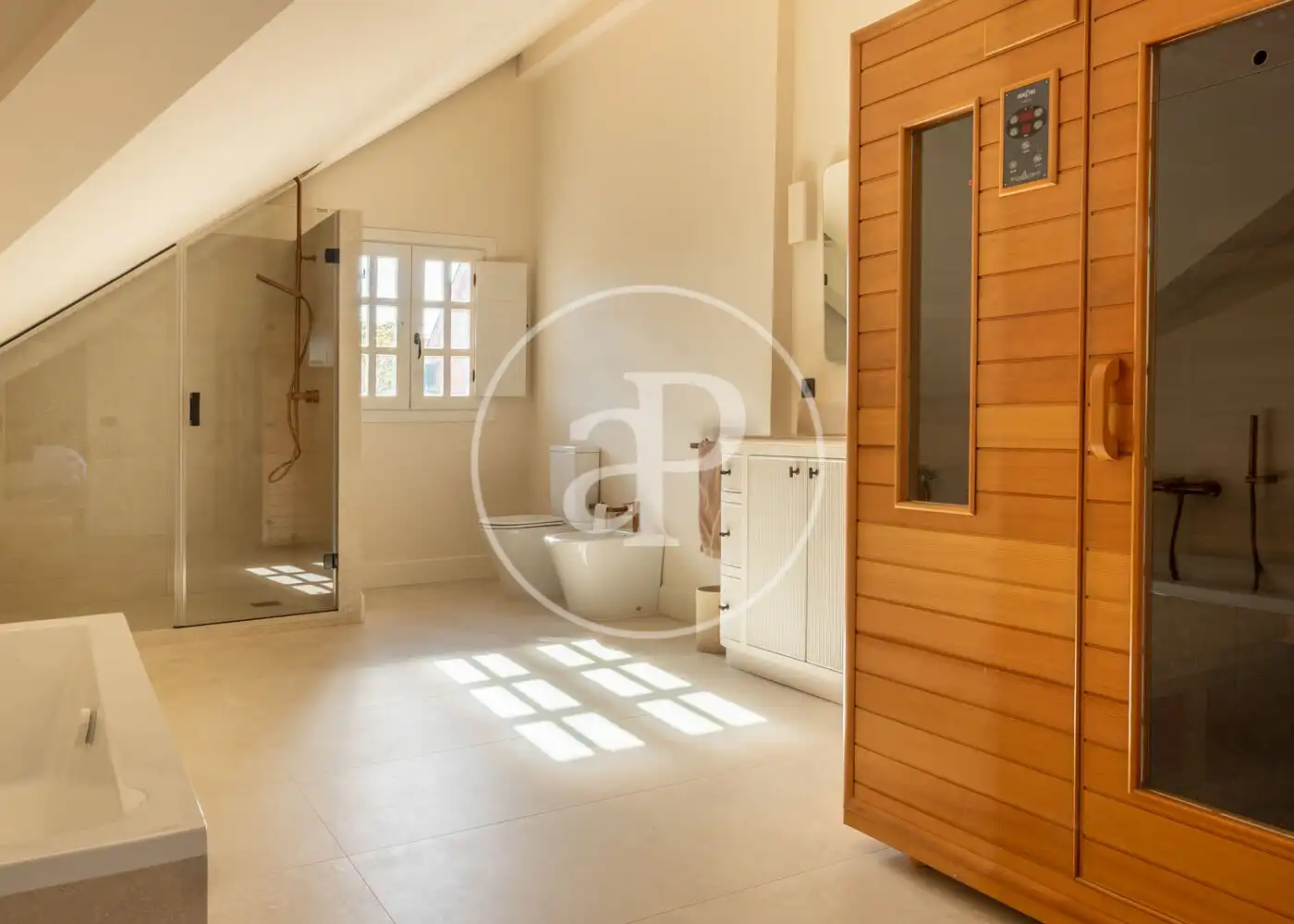 Baño de Casa o chalet de alquiler en Madrid con Aire acondicionado, Calefacción y Jardín privado