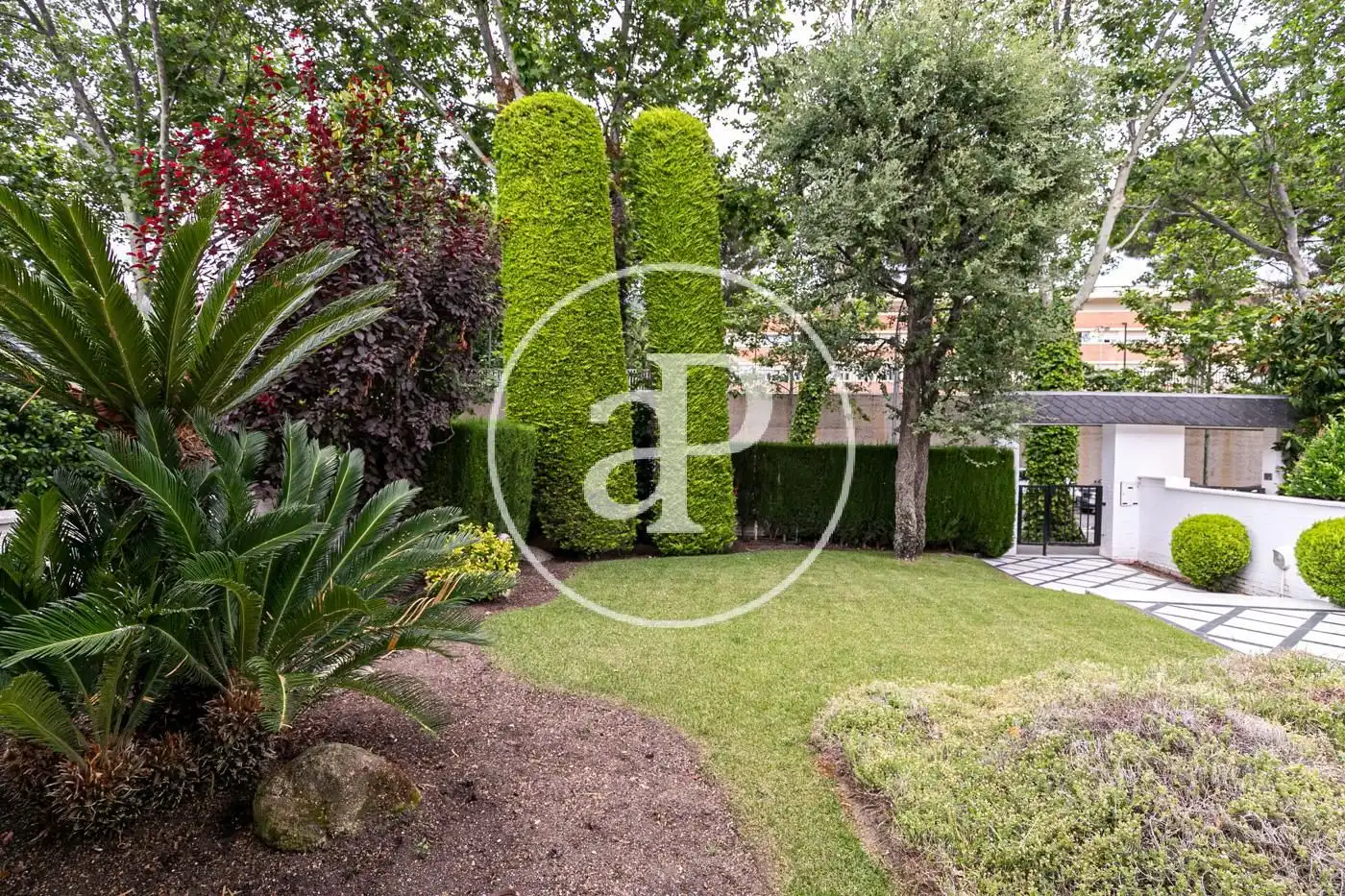 Garten von Einfamilien-Reihenhaus zum Verkauf in Barcelona mit Klimaanlage, Heizung und Privatgarten