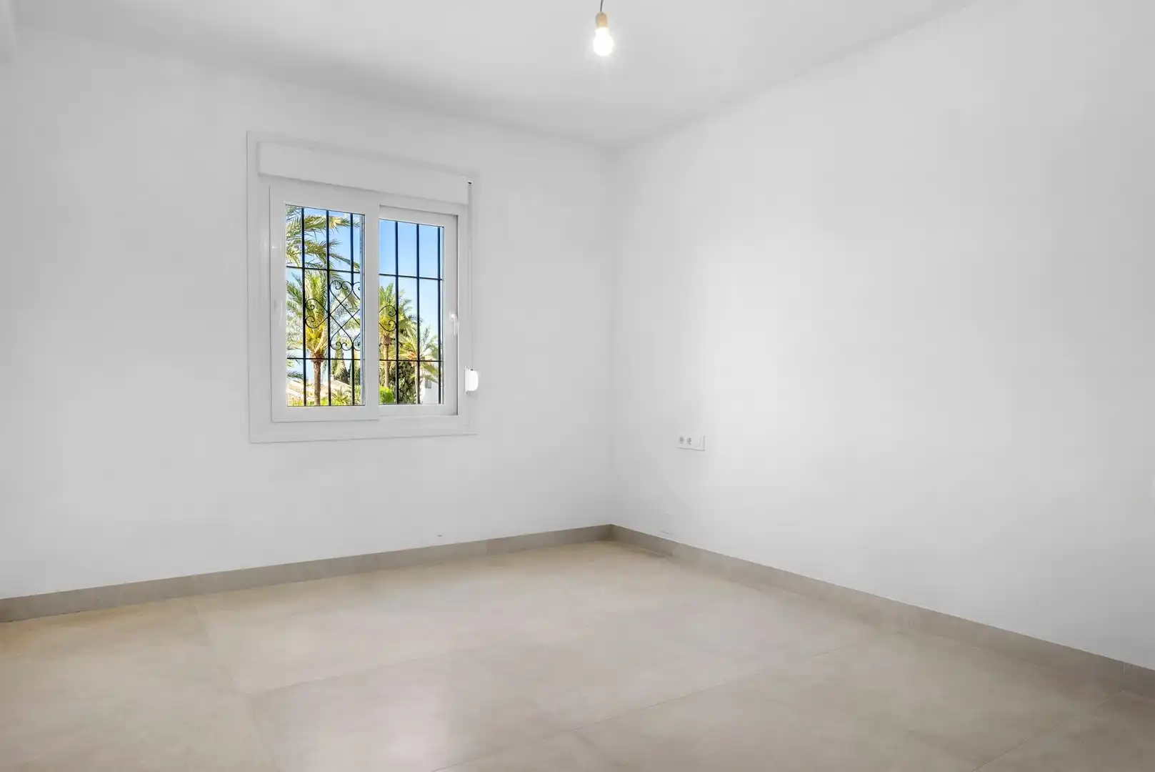 Habitación de Planta baja en venta en Marbella con Aire acondicionado, Jardín privado y Terraza