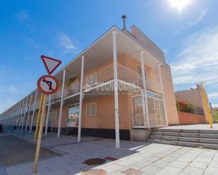 Vista exterior de Casa adosada en venda en Arroyo de la Encomienda amb Calefacció, Parquet i Terrassa