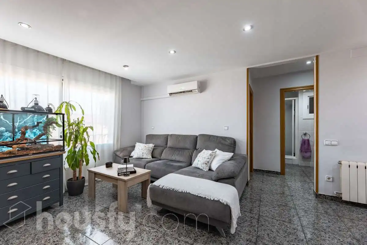 Living room of Flat for sale in Sabadell  with Air Conditioner, Heating and Furnished