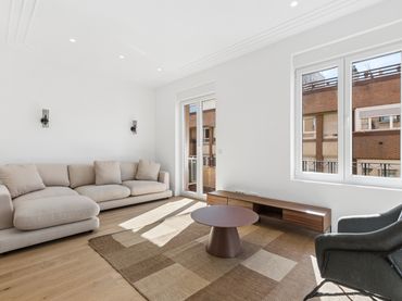 Wohnung mit Balkon zum Verkauf in Calle de Benito Gutiérrez