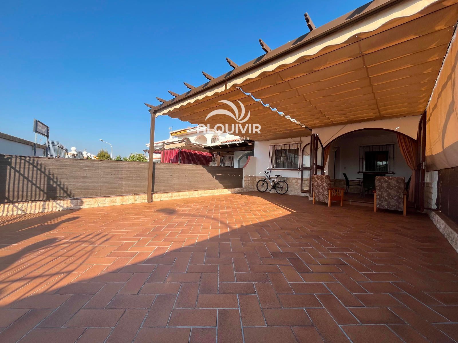 Terrassa de Casa adosada en venda en Almonte amb Aire condicionat, Jardí privat i Terrassa