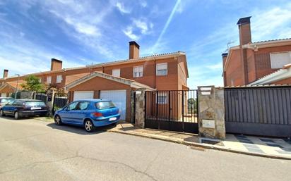 Vista exterior de Casa o xalet en venda en Pioz amb Calefacció