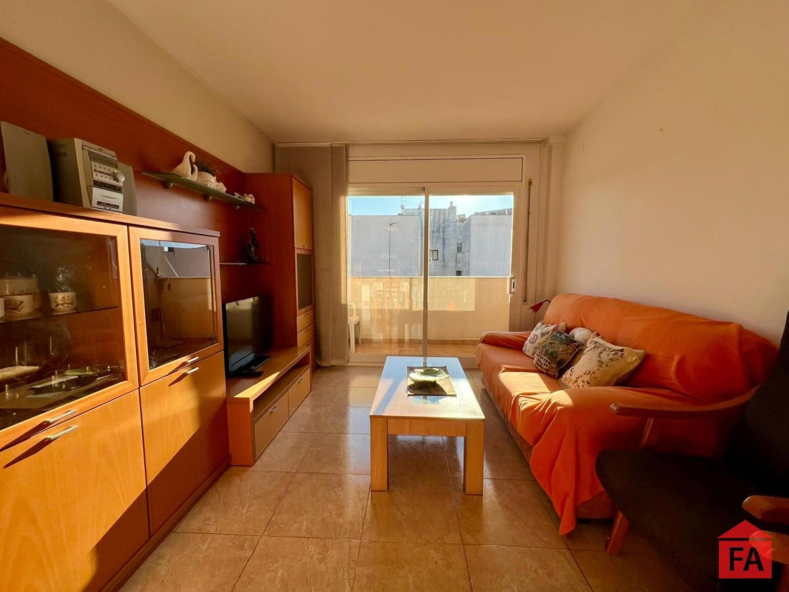 Living room of Flat for sale in El Vendrell  with Heating, Terrace and Furnished
