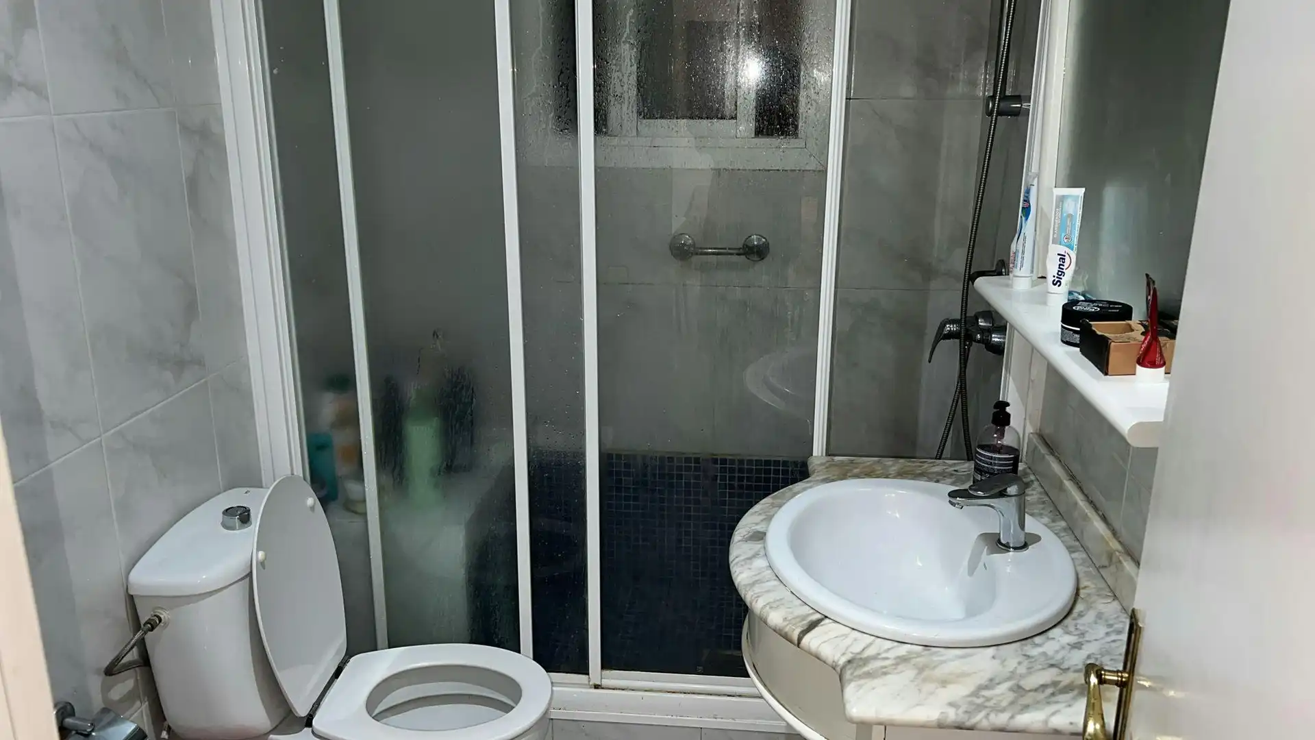 Badezimmer von Wohnung zur untervermieten in Barcelona mit Heizung, Möbliert und Waschmaschine