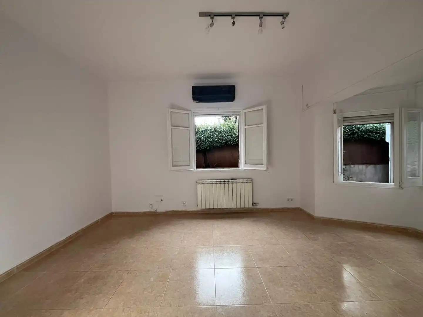 Sala d'estar de Casa o xalet en venda en Sant Cugat del Vallès