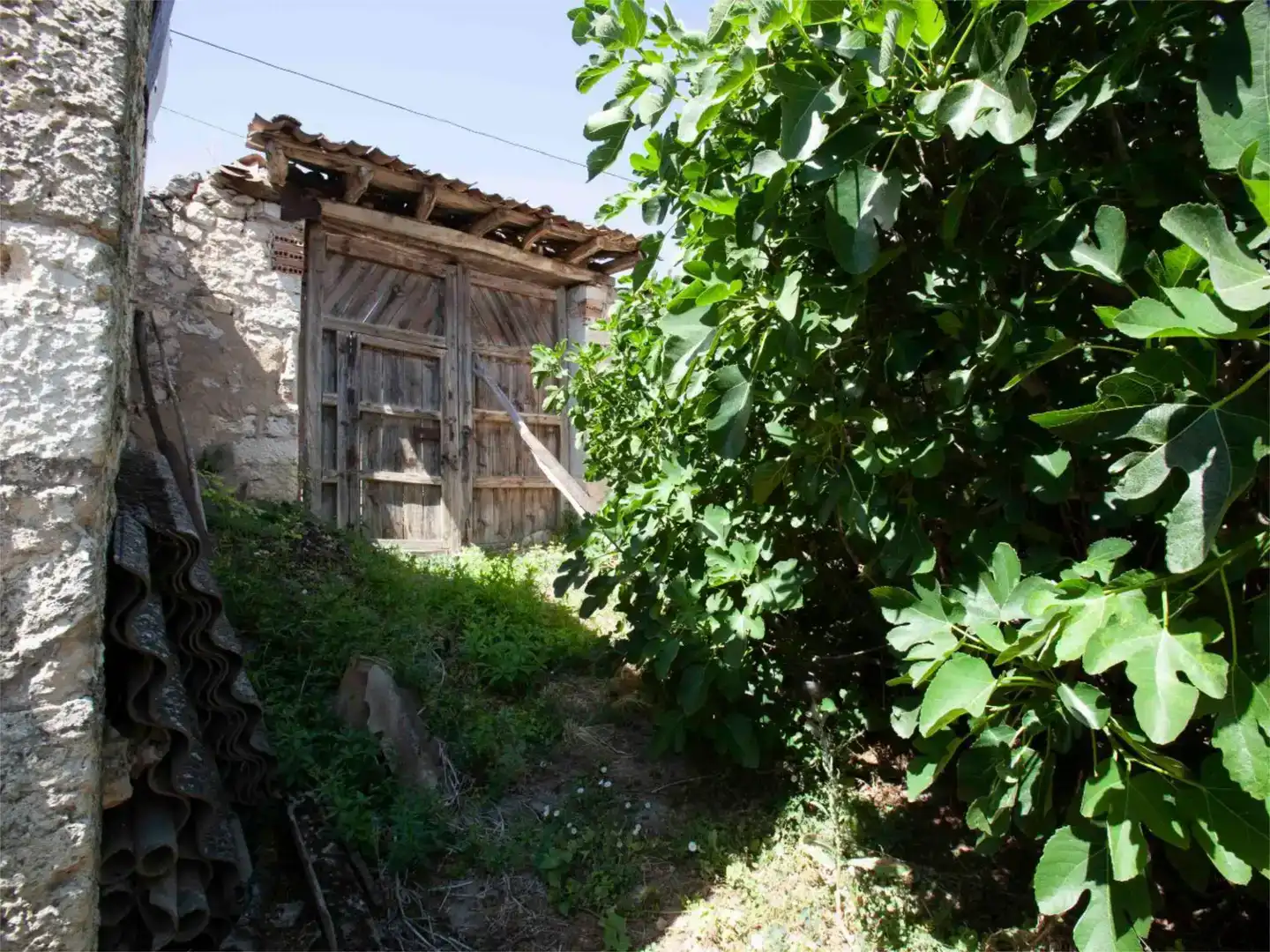 Vista exterior de Casa adosada en venda en Membibre de la Hoz amb Moblat