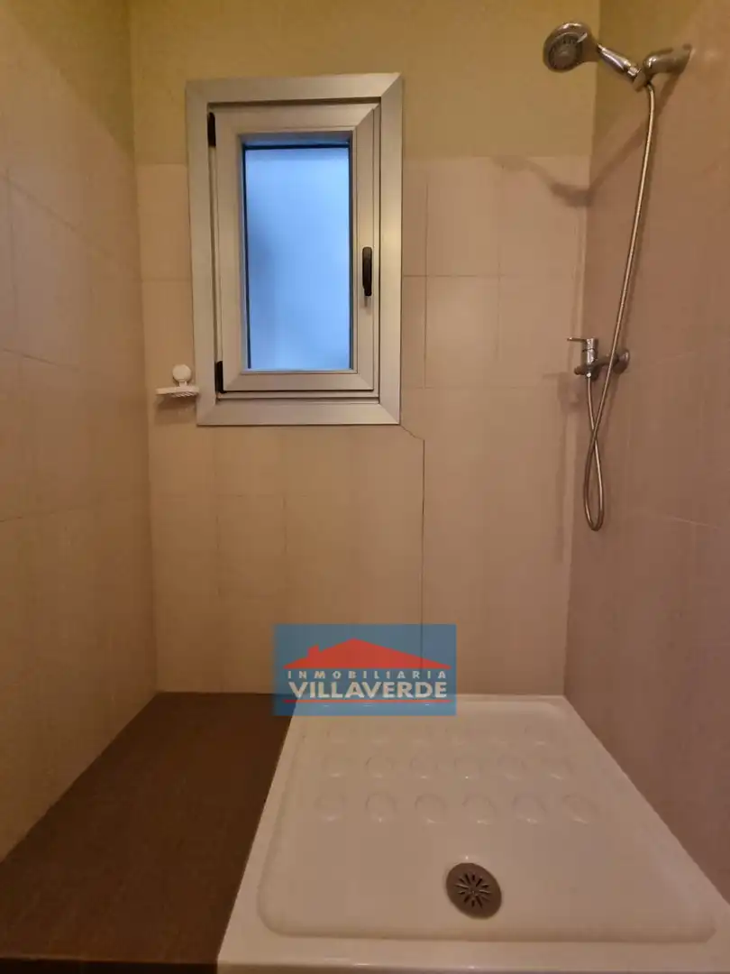 Badezimmer von Wohnung zum Verkauf in Cangas  mit Terrasse, Abstellraum und Möbliert