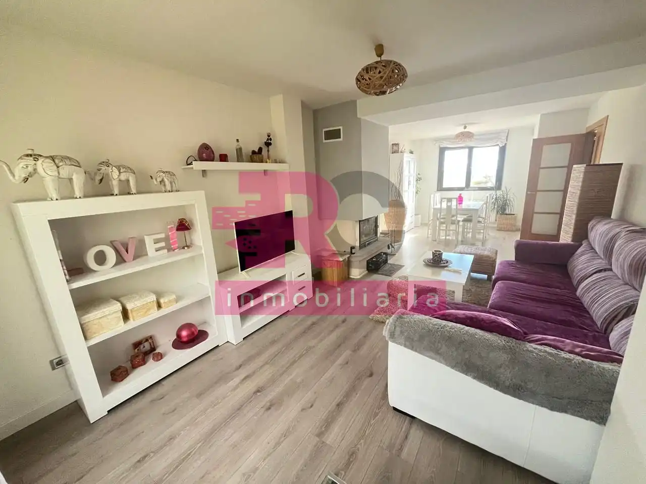 Sala de estar de Casa adosada en venta en Cabrerizos con Calefacción, Jardín privado y Piscina comunitaria