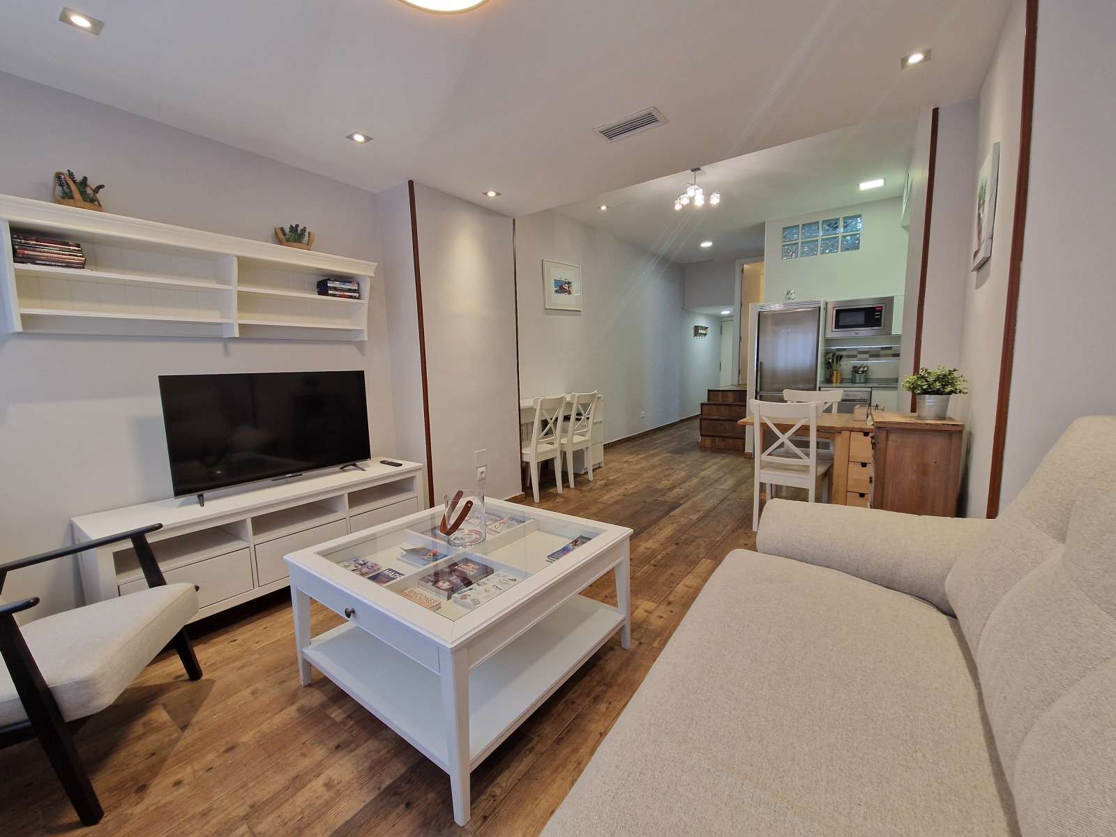 Living room of Study for share in  Madrid Capital  with Air Conditioner, Heating and Terrace