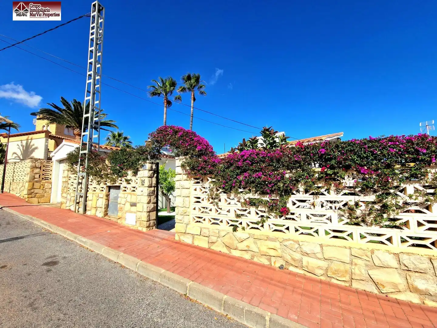 Vista exterior de Casa o chalet en venta en La Nucia con Aire acondicionado, Calefacción y Jardín privado