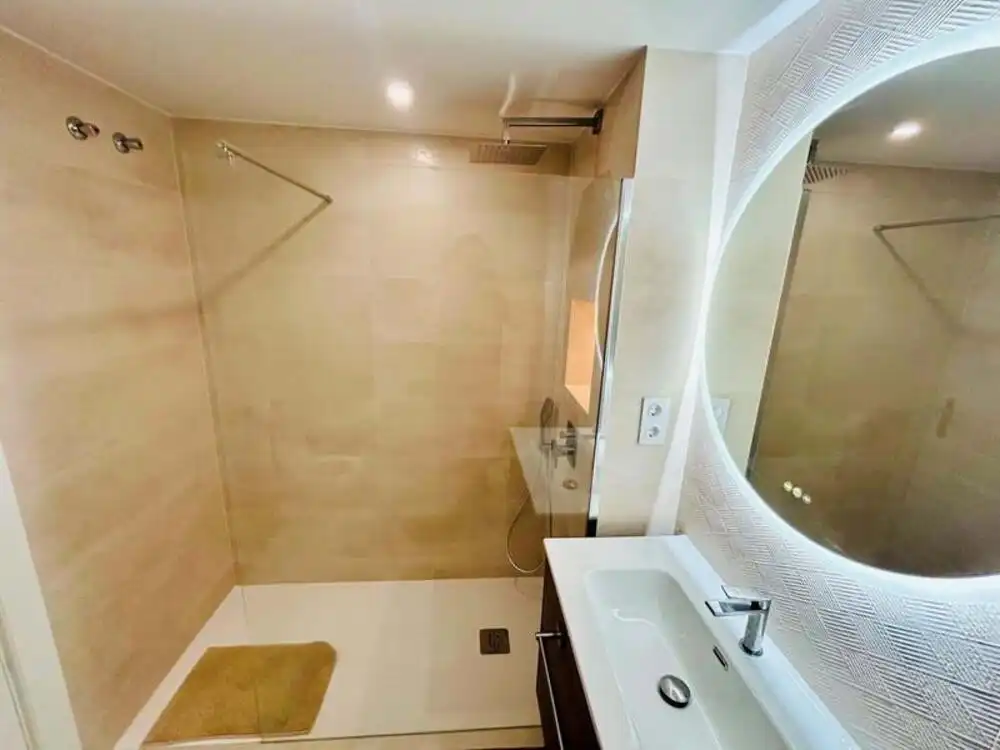 Bathroom of Apartments for rent in Marbella  with Air Conditioner, Terrace and Storage room