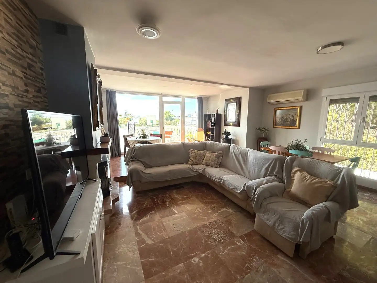 Sala de estar de Casa o chalet en venta en Almería con Aire acondicionado, Jardín privado y Terraza