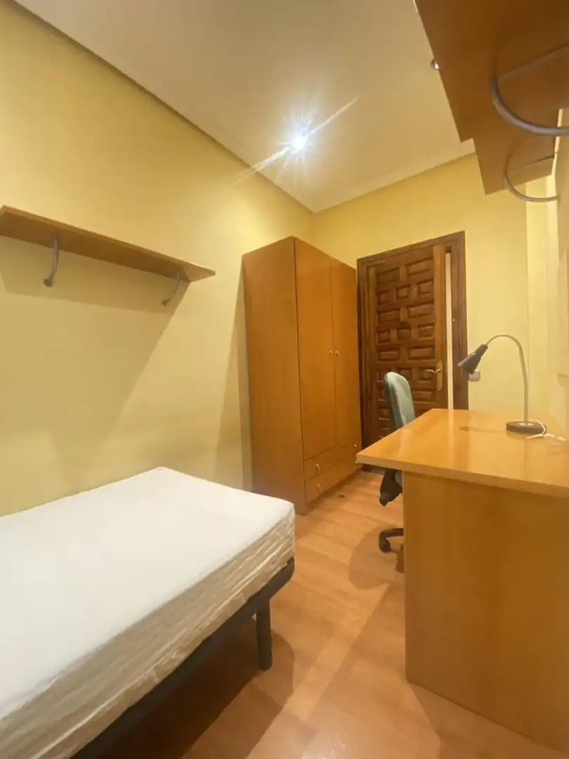 Bedroom of Flat for rent in Madrid  with Heating, Furnished and Internet
