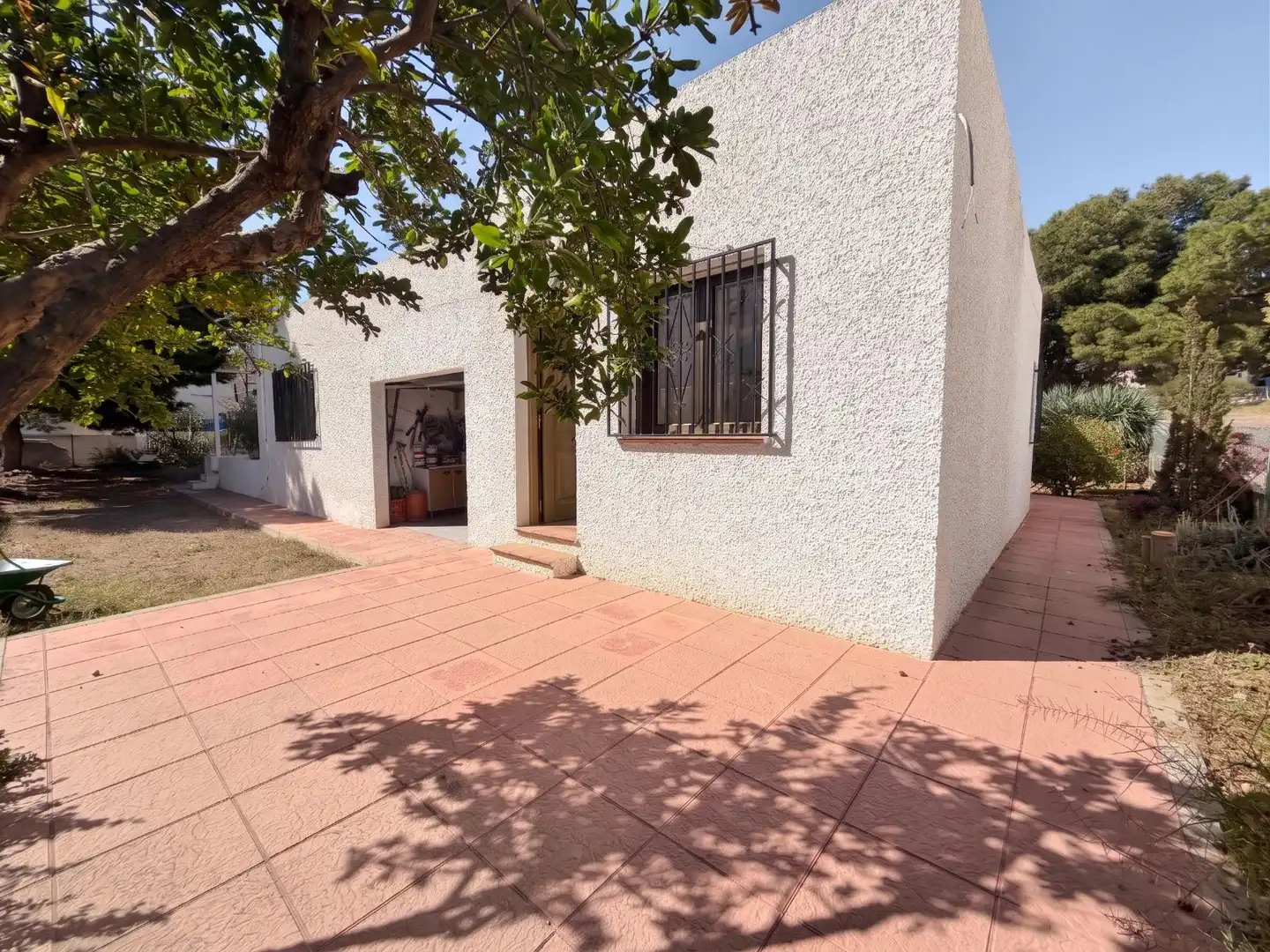 Vista exterior de Casa o chalet en venta en Almería con Aire acondicionado, Jardín privado y Terraza
