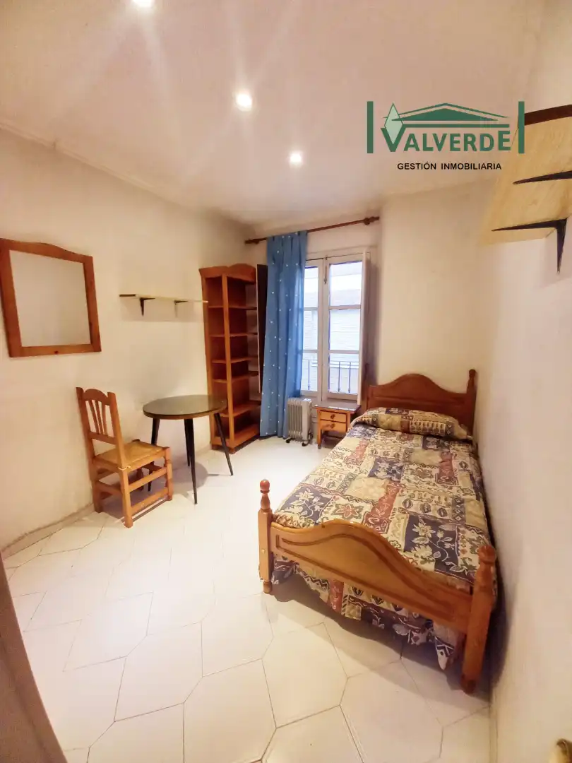 Bedroom of Flat for rent in Granada  with Furnished, Washing machine and Microwave