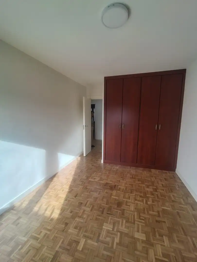 Bedroom of Flat for rent in Valladolid  with Air Conditioner, Heating and Parquet flooring
