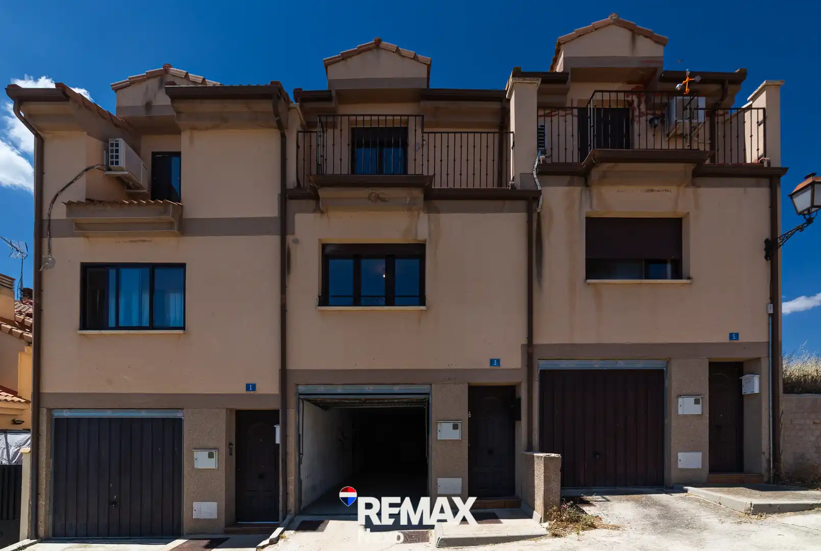 Vista exterior de Casa adosada en venta en Roda de Eresma con Jardín privado, Terraza y Horno