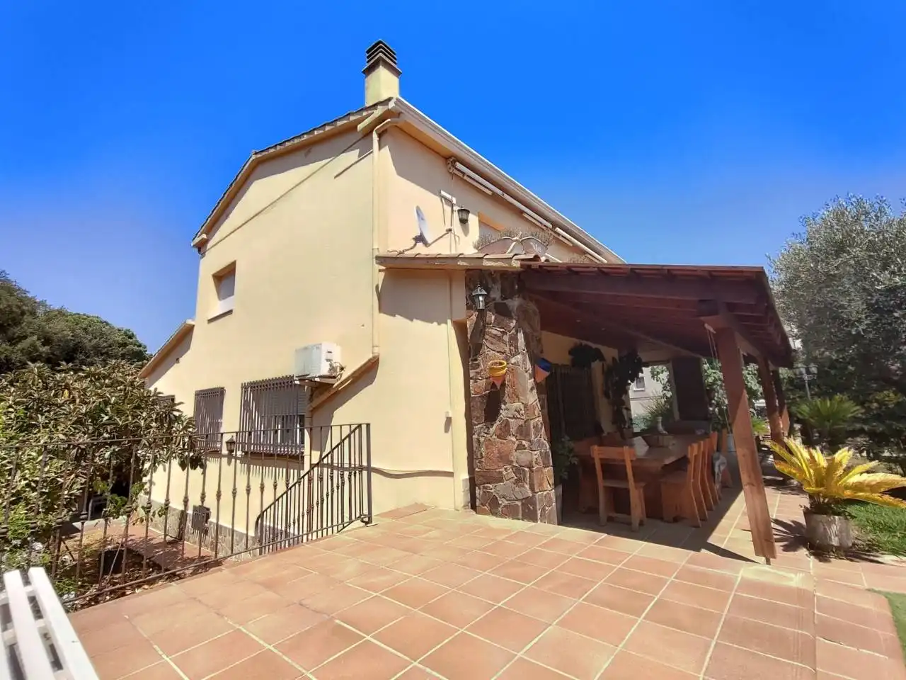 Chalet con piscina en venta en Calle Pineda 22, imagen 3