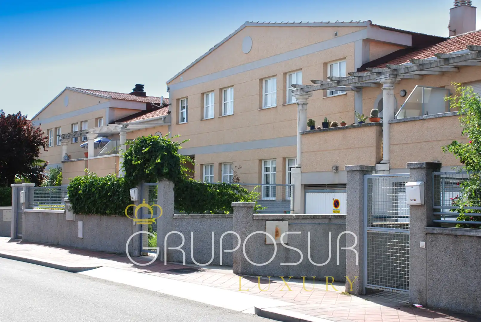 Vista exterior de Casa adosada en venta en Arroyo de la Encomienda con Calefacción, Jardín privado y Parquet