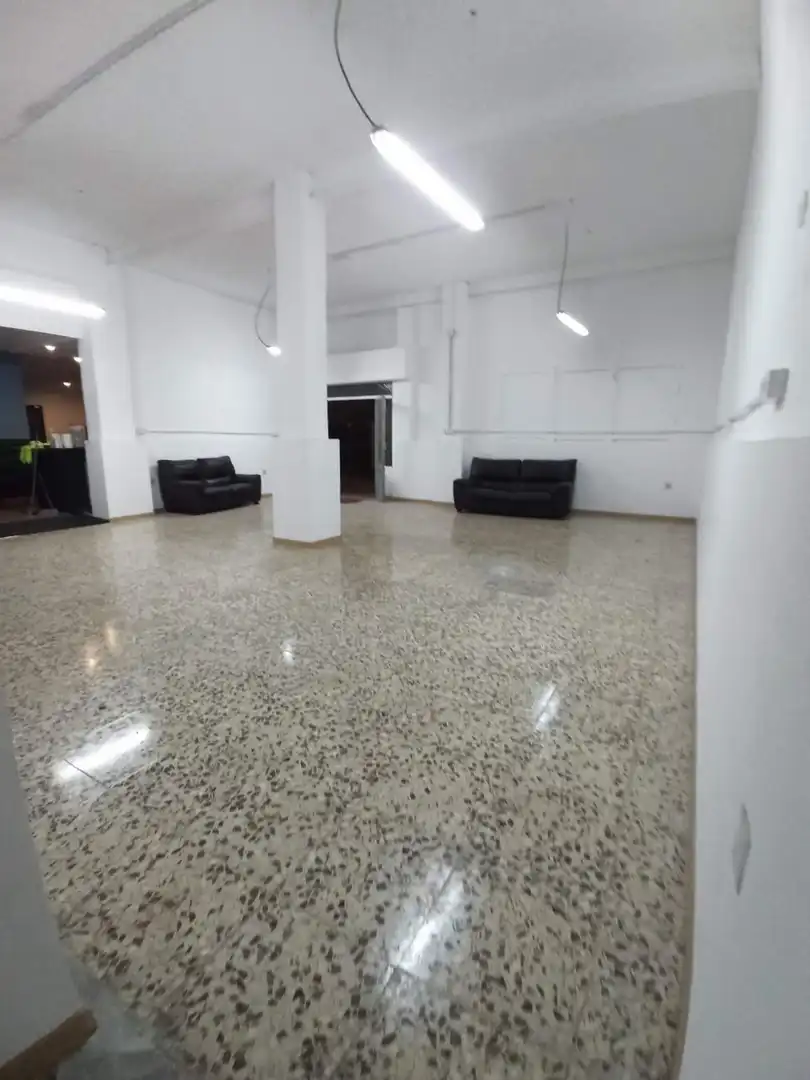 Local comercial en venda a Casco Urbano, imagen 2