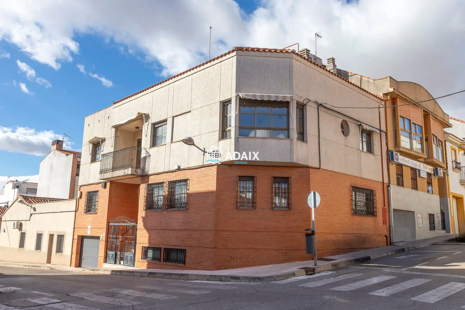 Vista exterior de Casa adosada en venda en Cáceres amb Aire condicionat, Calefacció i Terrassa