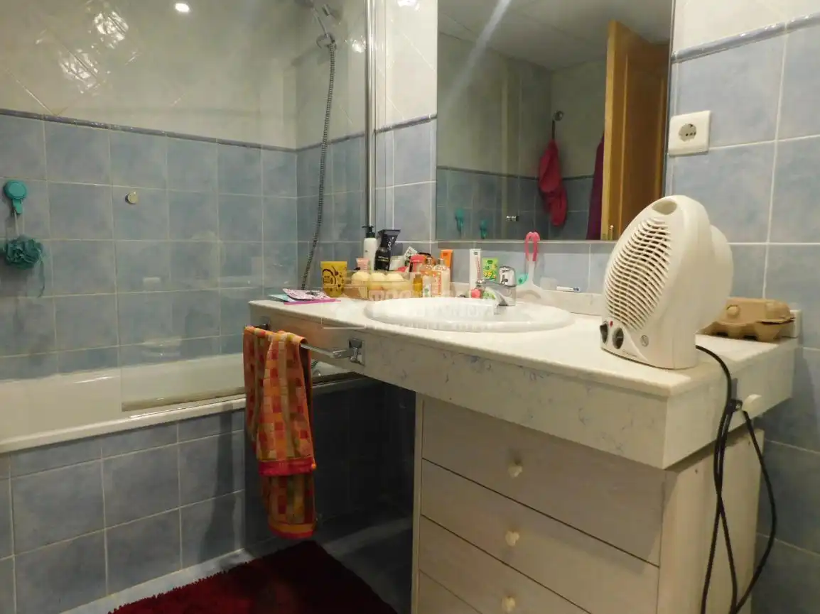 Badezimmer von Einfamilien-Reihenhaus zum Verkauf in Villanueva de Gállego
