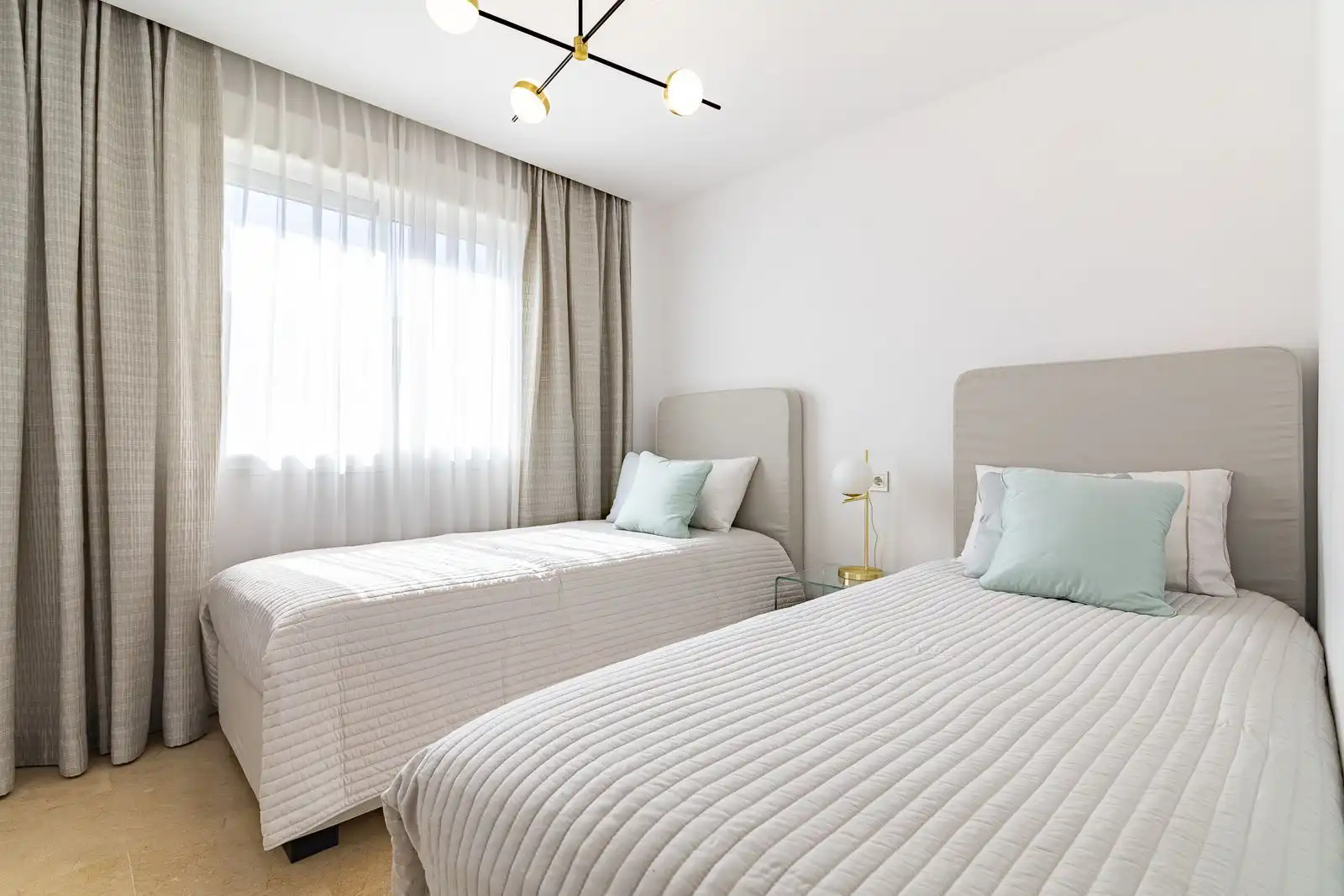 Dormitori de Dúplex de lloguer en Marbella amb Aire condicionat, Terrassa i Moblat