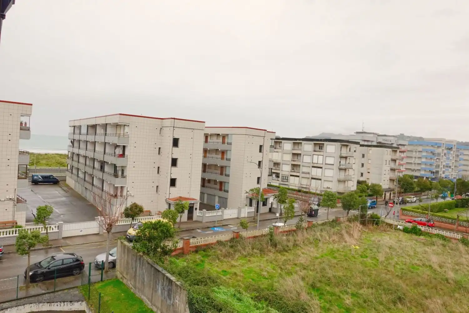 Vista exterior de Piso en venta en Laredo con Calefacción