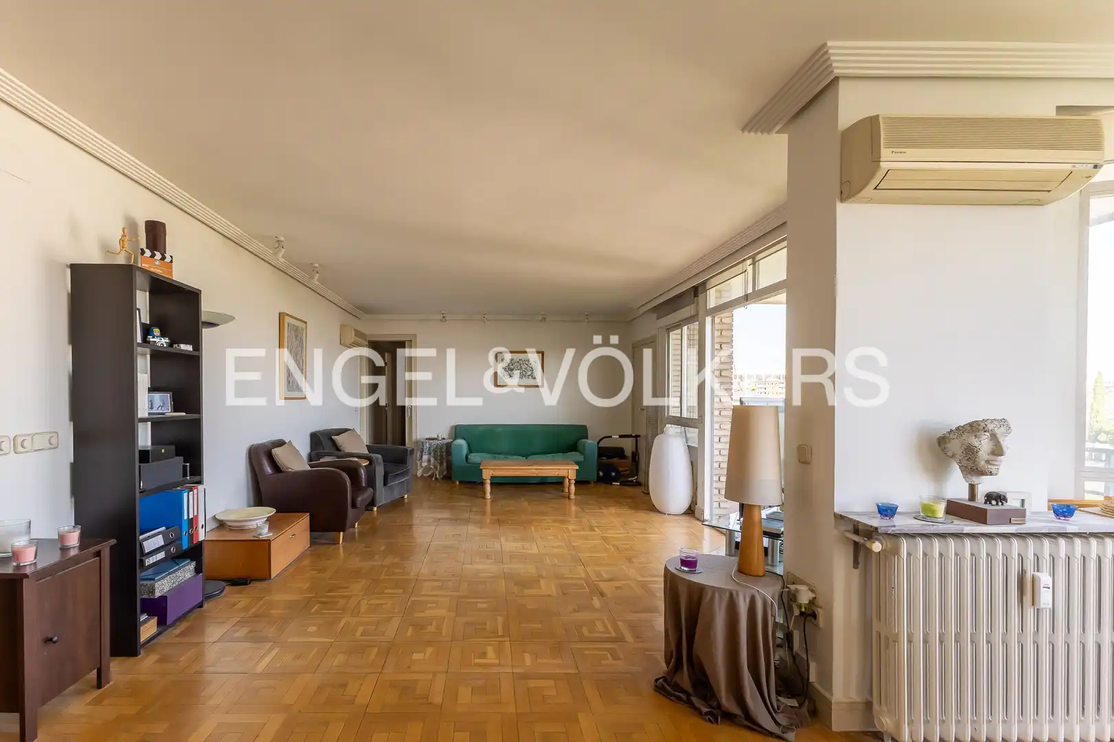 Wohnzimmer von Wohnung zum Verkauf in Madrid mit Klimaanlage, Heizung und Privatgarten